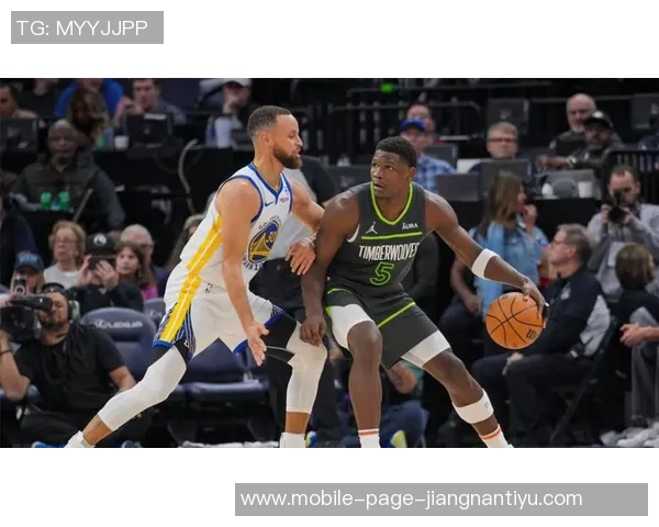 爱德华兹面对联防挑战上半场表现平平仅得8分3助攻2抢断