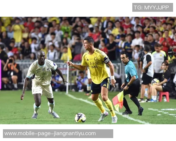 C罗主罚点球失误门将被骗却射门偏出令人失望的表现